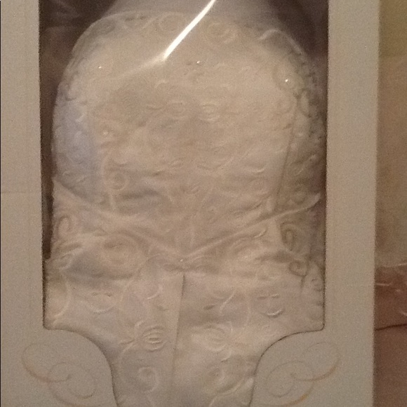 I have only worn them once. They are in great shape. - Picture 2 of 9